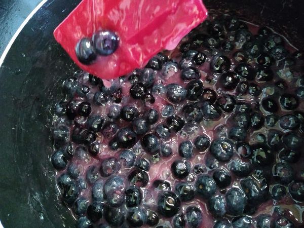 blueberry pie filling starting to thicken. 