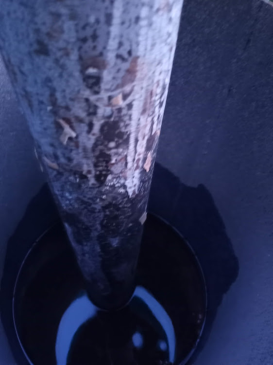 This is what it looks like with to gallons of water. The aim is to displace the water away from the sides and towards the central chimney with insulation. 