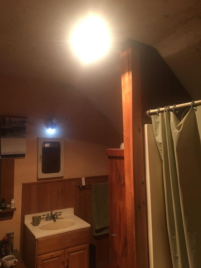 Heat lamp in bathroom ceiling