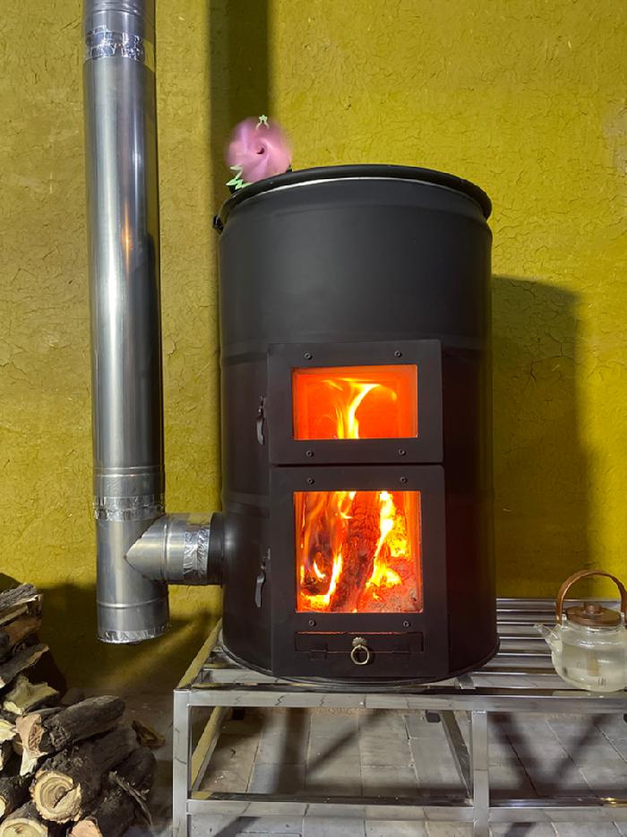 Rocket stove with two observation windows