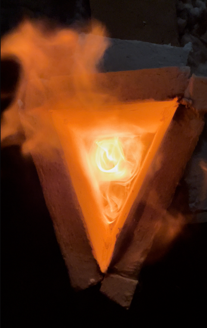 Triangular thermal rocket riser made of ceramic fiber board material resistant to 1400 degrees Celsius