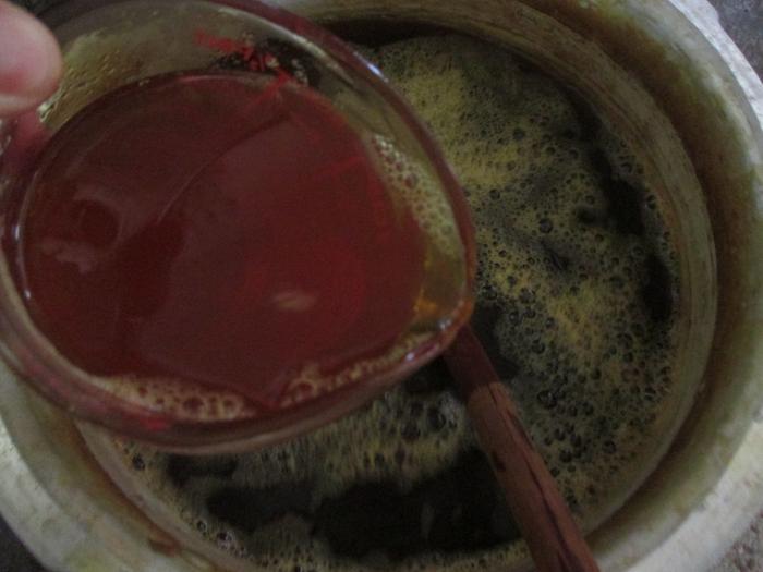 simmering onion dye bath for natual dyeing