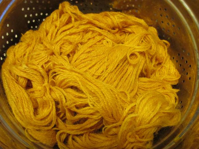 onion skin dyed yarn