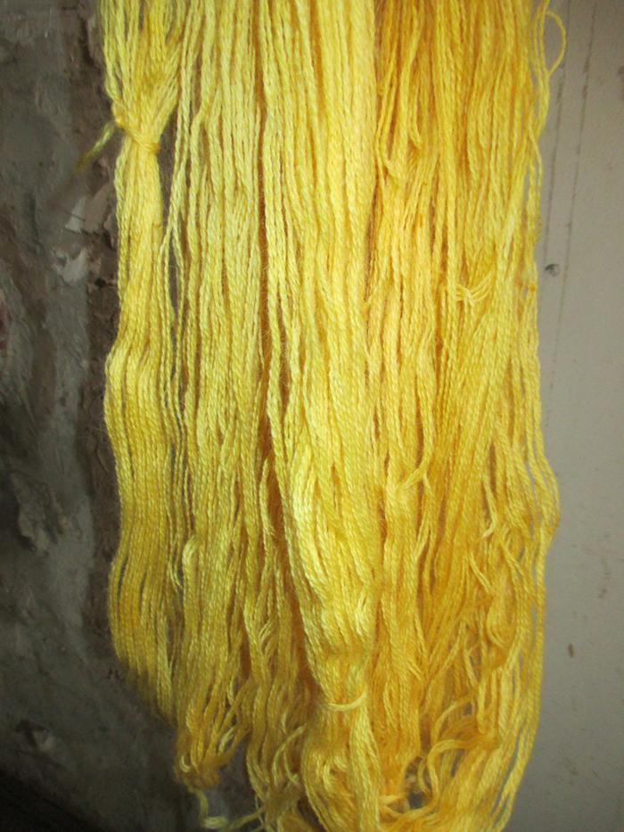 onion skin dyed yarn