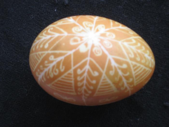 patterened egg dyed with turmeric and onion skins