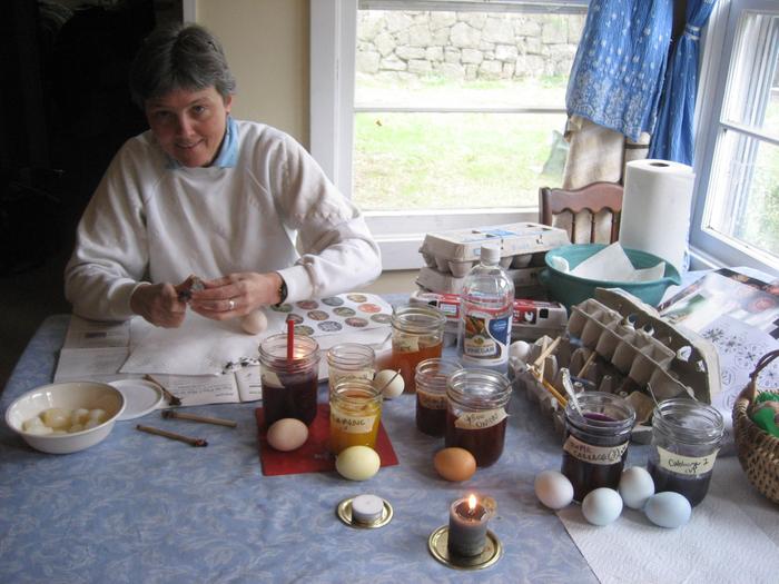 dyeing eggs with natural dyes