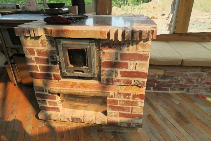 Tiny House Cook Stove and Heater (rocket mass heater forum at permies)