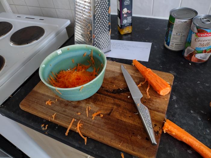 As it takes me a while to grate the carrot, I have to prep half of them before I start cooking and do the rest while the onions, garlic and mushrooms are in the pan