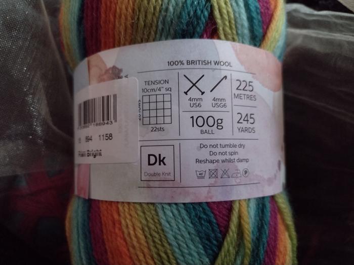 Yarn label showing 100% wool