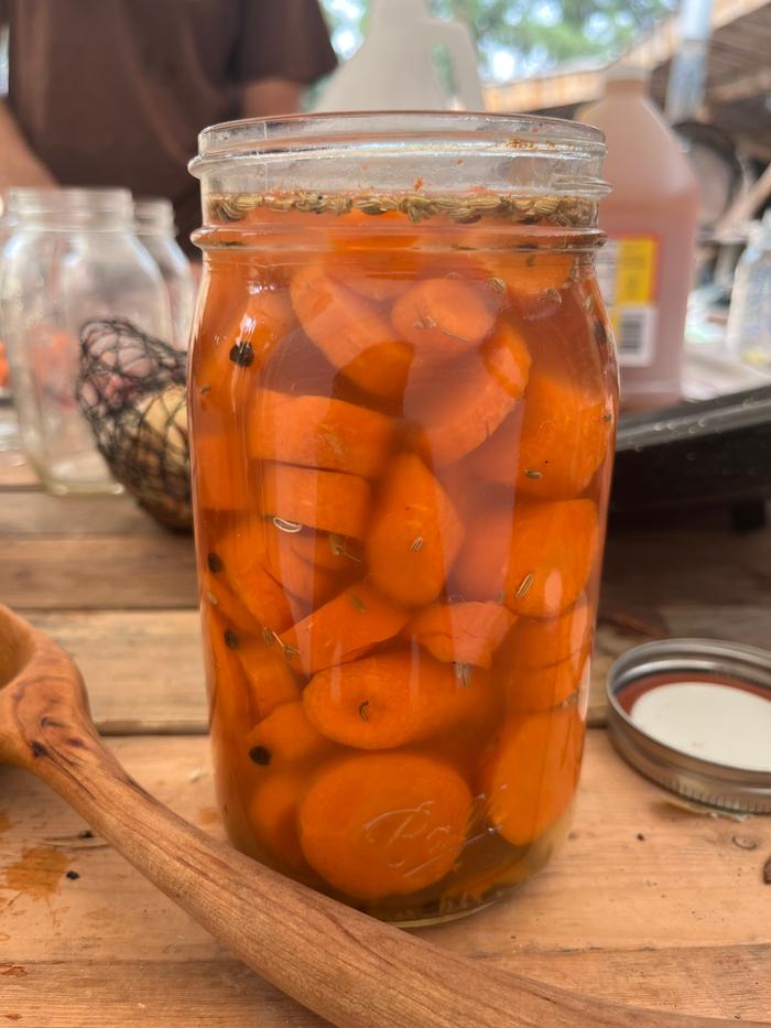 Filling jar with vinegar brine