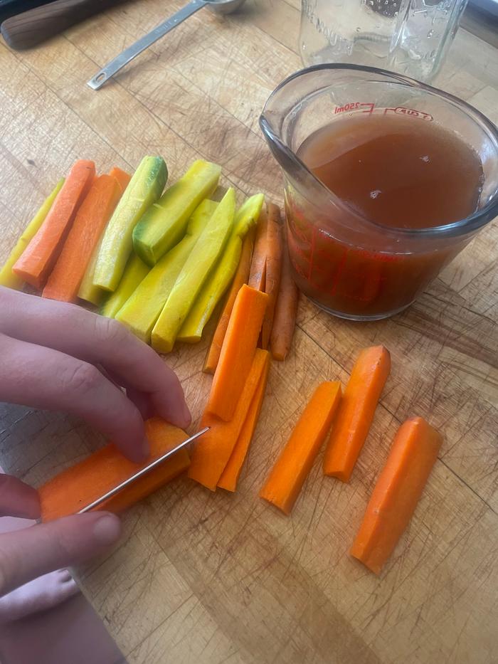 Preparing carrots for the brine