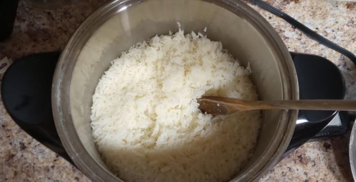 [Thumbnail for 2-Rice-cooked-in-a-rice-cooker.jpg]