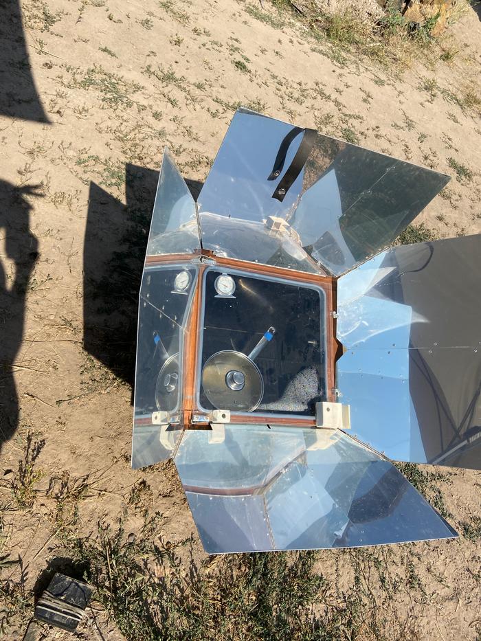 [Thumbnail for 1-1_solar-oven-setup.jpg]