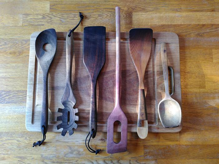 Six wooden utensils and one wooden board in need of oiling