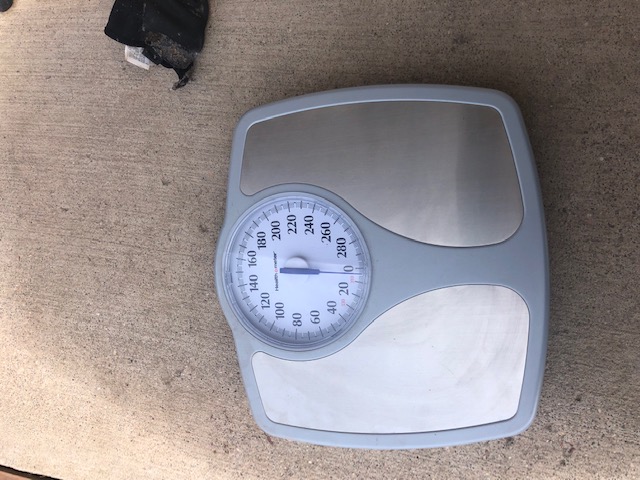 Scale reading 5lbs by default