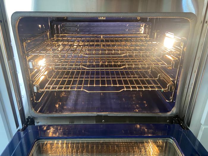[Thumbnail for 3b_Clean-oven-2.jpg]