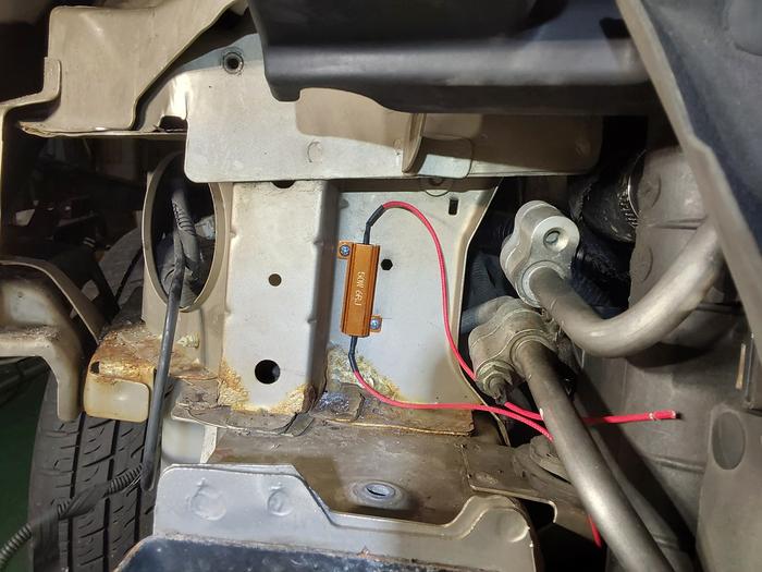 The load resistor is mounted on sheet metal for heat dissipation 