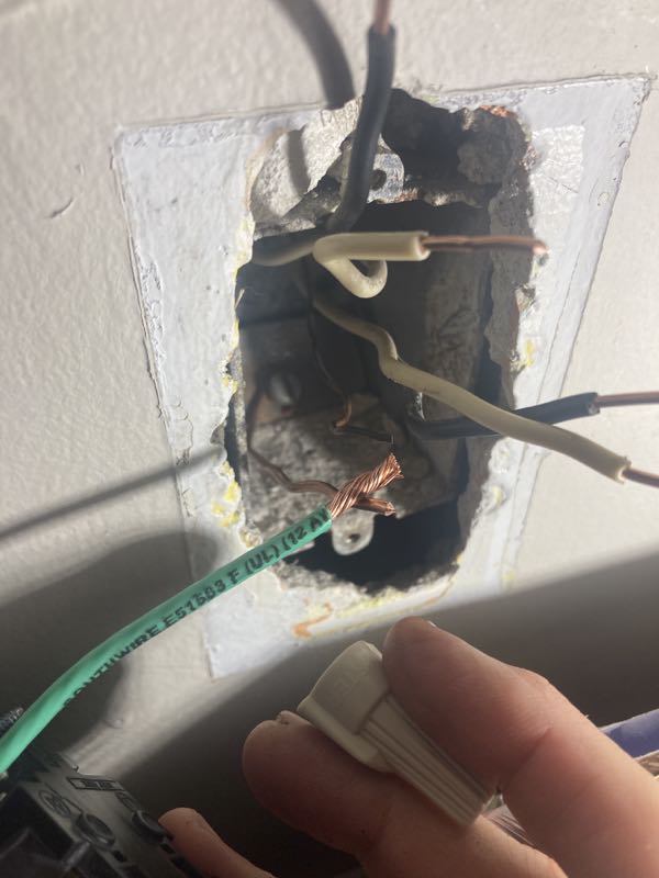 pigtailing the green ground wire for use in new outlet