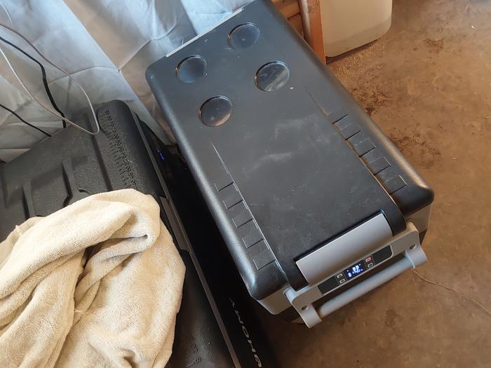 Running the DC refrigerator and freezer 