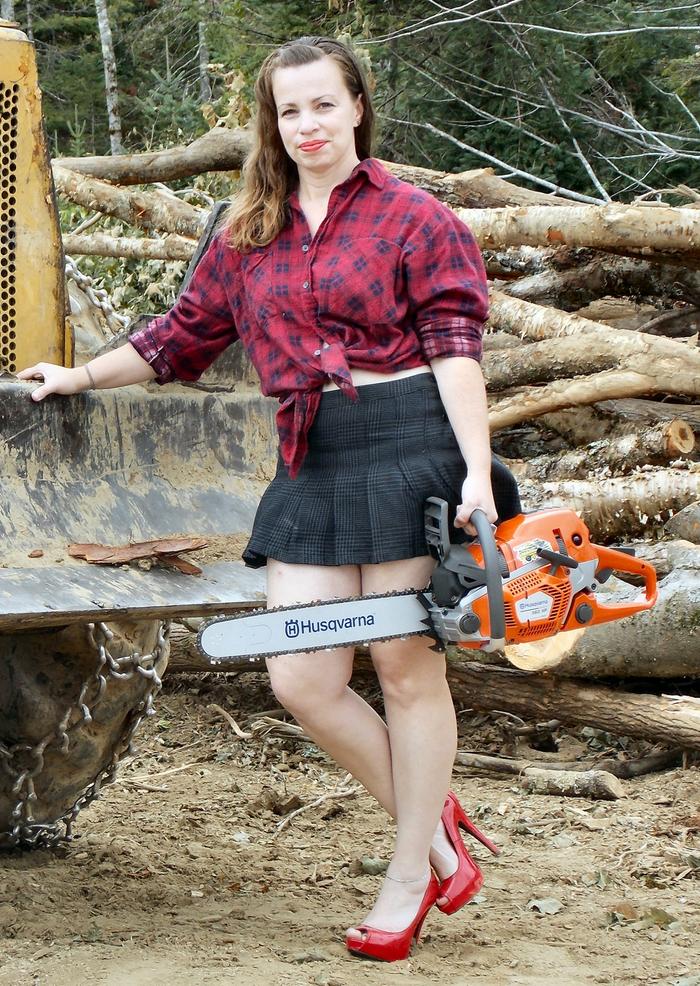 [Thumbnail for Katie-Holding-Chainsaw.jpg]