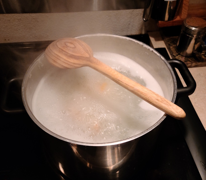 Perfect size to fit over a pot of boiling pasta...!