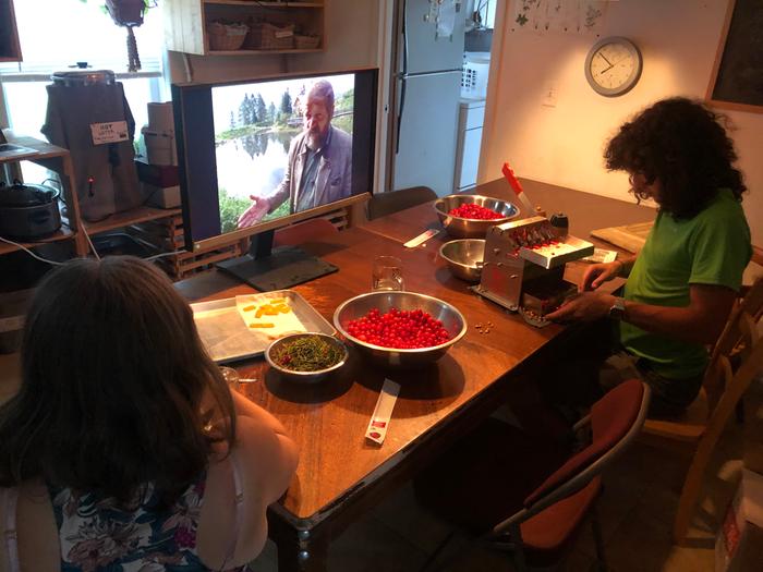 keynote speaker Sepp Holzer at the friday night cherry pitting party