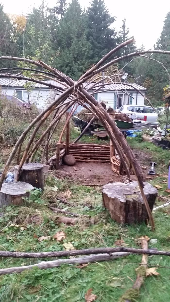 General idea of the entrance. The right earthen wall is rather curvy as the branches I had are all curvy. Is that bad?