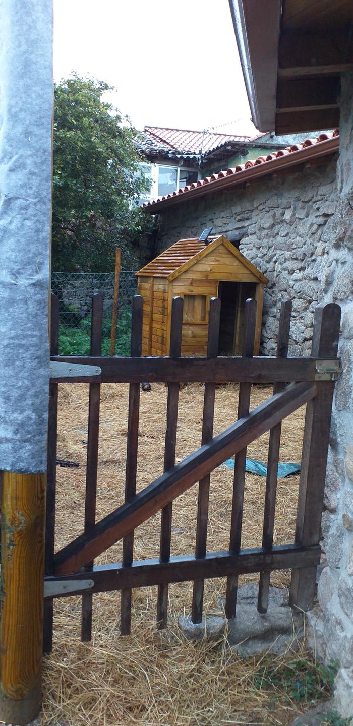 Gate to dog pen, pallets. Could be more robust