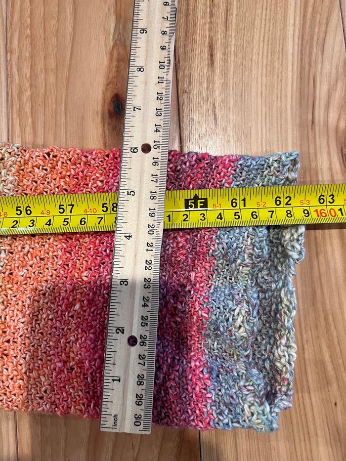 measuring width of a handknit scarf