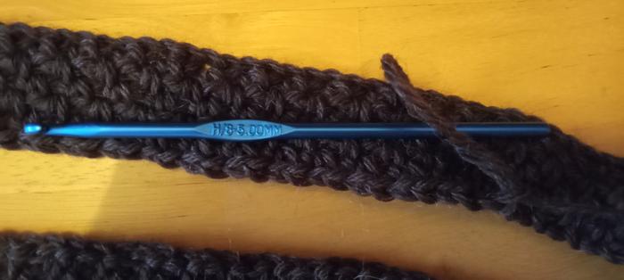 crochet hook for crocheting a wool scarf