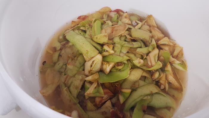 Apple peels and cores for vinegar