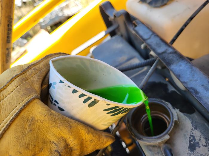 [Thumbnail for coolant_topped-up_50-50ratio-of-glycol.jpg]