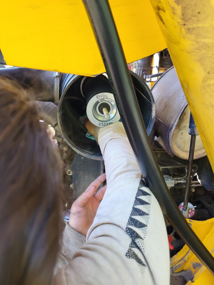 [Thumbnail for engine-air-filter_cleaning.jpg]