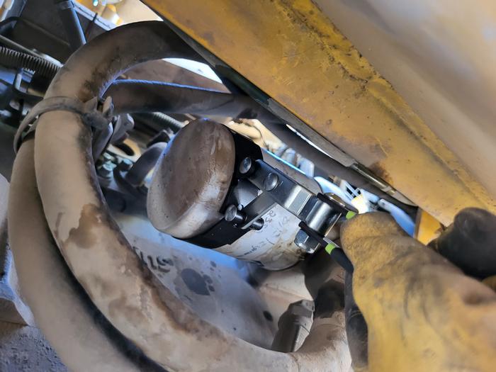[Thumbnail for engine-oil-filter_removal.jpg]