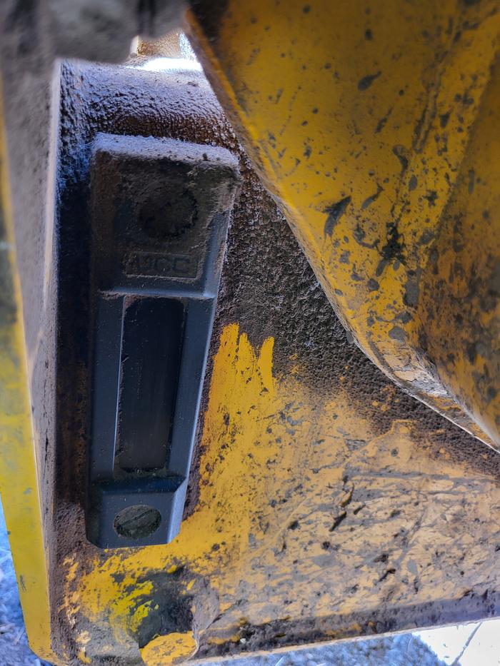 [Thumbnail for hydraulic-fluid-level_full.jpg]