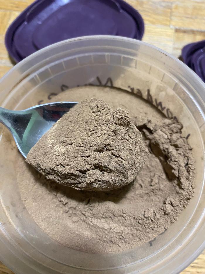 Honey locust powder after the second sifting