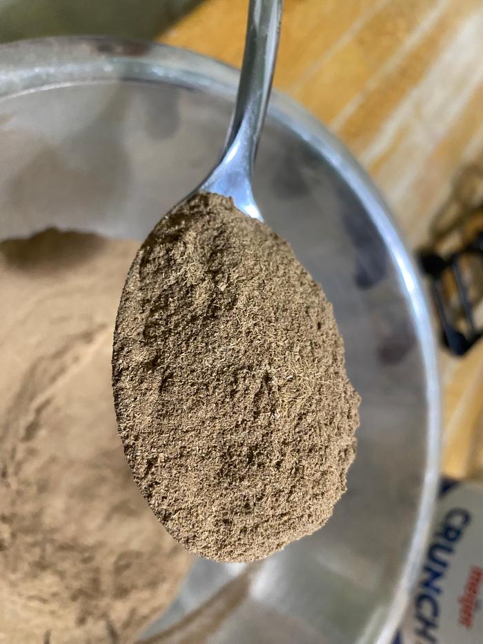 Honey locust powder after the first sifting