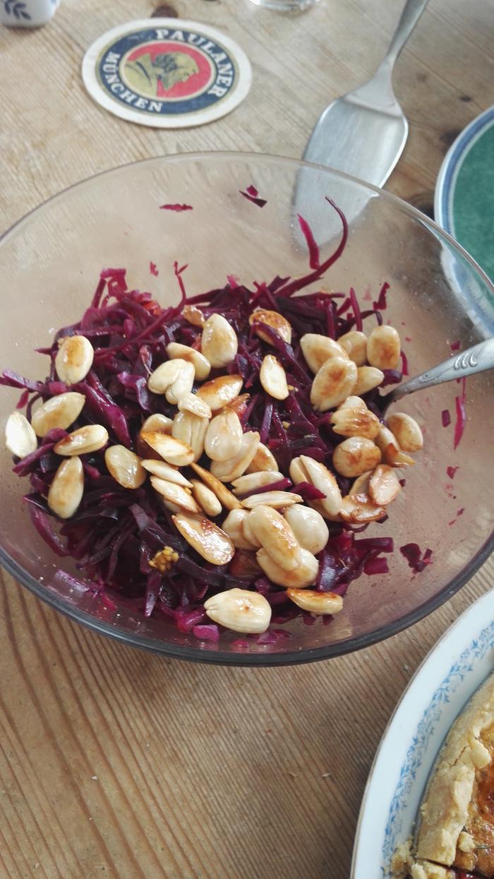 Red cabbage salad