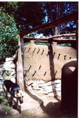 [Thumbnail for Elliott-Ridgway-Cob-Wall-Latin-America.JPG]