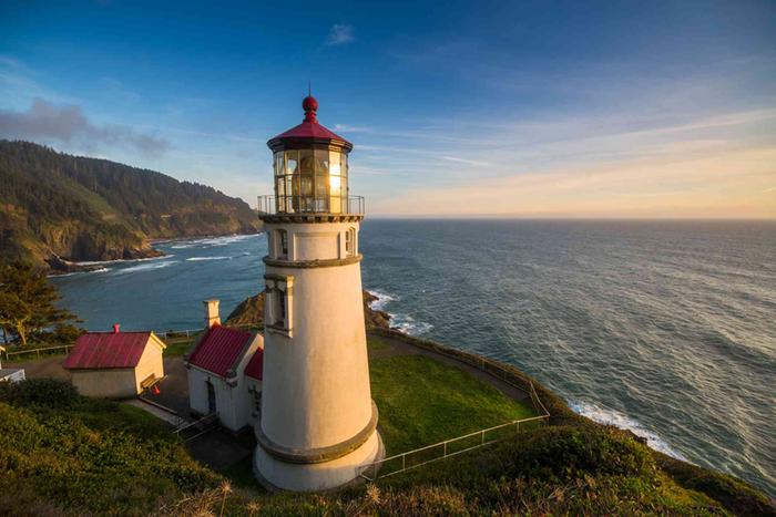 [Thumbnail for HecetaHeadLighthouse-Oregon.jpg]