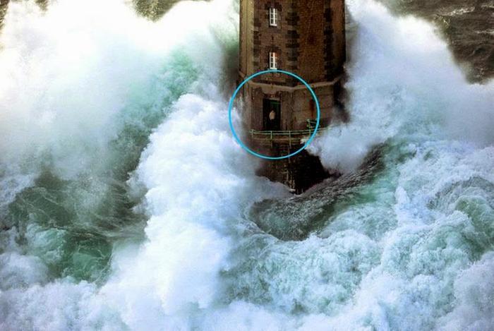 [Thumbnail for person-working-at-mare-lighthouse-france.jpg]