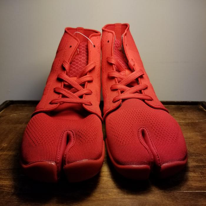 [Thumbnail for tabi-shoes.jpg]