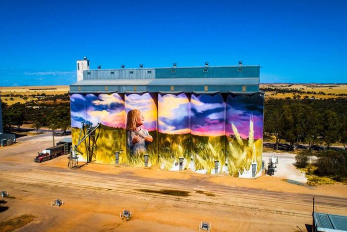 AUSTRALIAN SILO AND WATER TANK ART