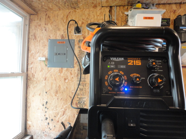 Bonus shot of the welder plugged into the new outlet and powered up to verify that all is good. 