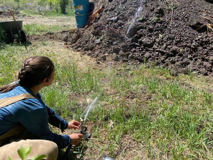 [Thumbnail for 3_pumping-water-to-irrigate-the-hugel.JPG]