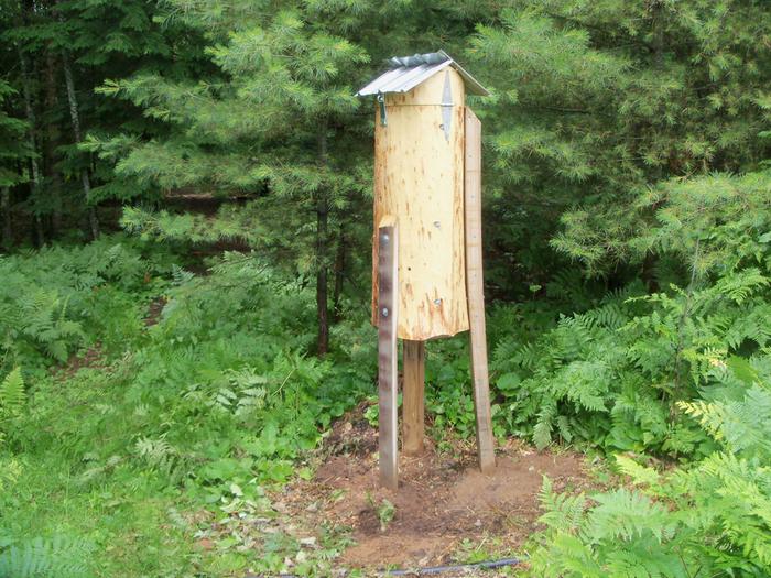 Elevated log hive