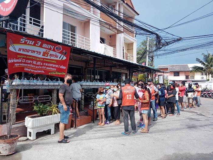 The German Pub and Restaurant 3Ways Pattaya provides every day 200 meals in this hard times but the queue is mostly 400-1000 people. That is where our fish went to.