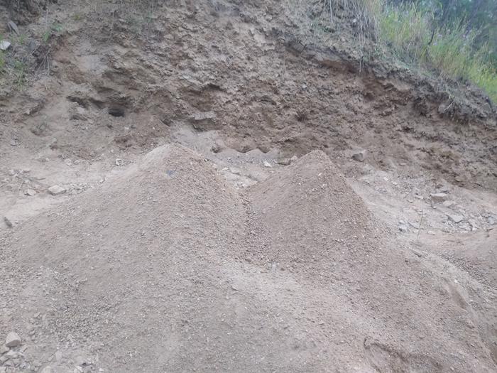 Mini sand dunes from sifting gravel