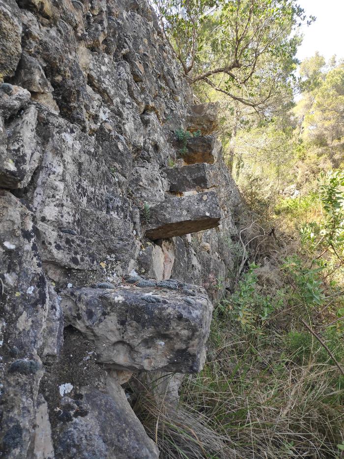 Dry wall stepping stones