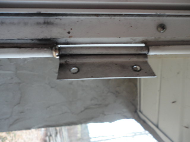 This shows another of the hinges where I had to insert 2 finish washers to get the elevation needed.